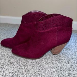 Violet and Red Faux Suede Burgundy Size 8.5 Jackson Lazer Cut Topline Fall Boots